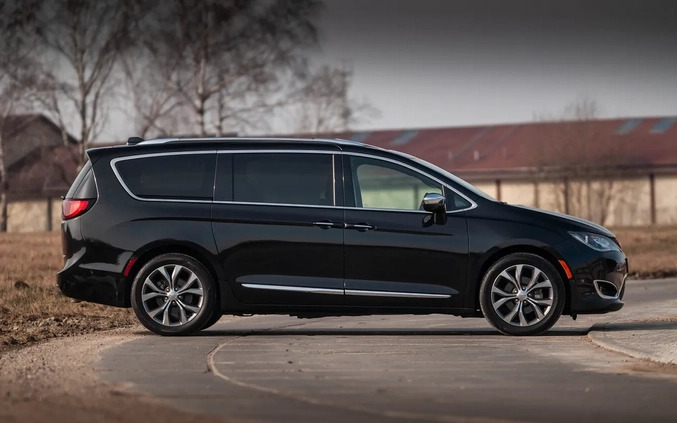 Chrysler Pacifica cena 149900 przebieg: 41690, rok produkcji 2020 z Koszalin małe 704